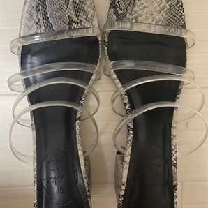 クリアサンダル パイソン柄