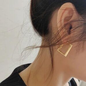 ゴルード ピアス レディース フォーマル 韓国 結婚式 上品 金属アレルギー対応 金 ゴルードピアス