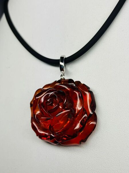 (PP-294)SILVER天然琥珀薔薇彫刻ペンダント(50cm)