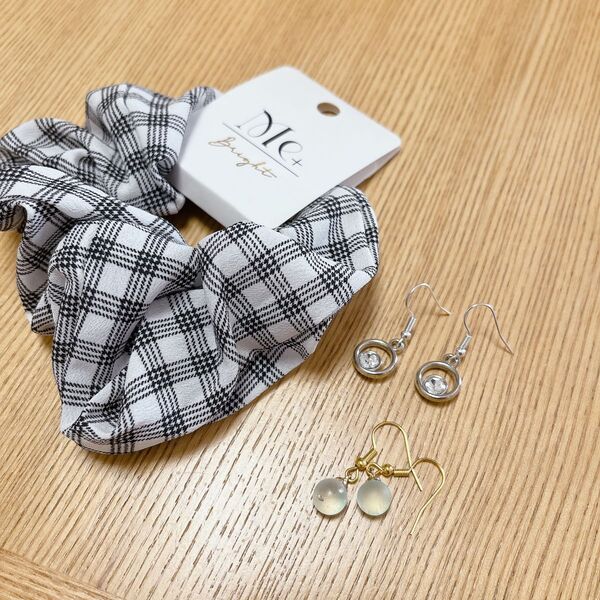 チェック柄 ヘアゴム&キラキラピアス セット シュシュ ピアス シルバー ゴールド 新品未使用