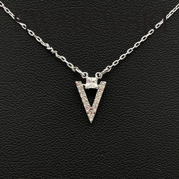 SWAROVSKI スワロフスキー Vロゴ ネックレス