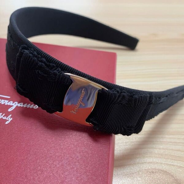 セール!フェラガモ 最終値下げ おリボンカチューシャ レア 美品 早い者勝ち