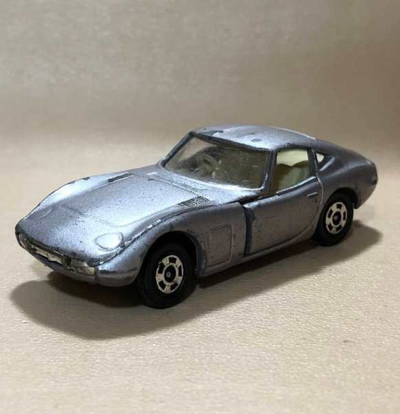 Amazon.co.jp: 黒箱トミカ トヨタ2000GT グリーンメタシルバー