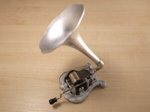  hand turning type miniature music box * all way z*lavu* You I Will Always Love You *. koto * gramophone horn type *18.*