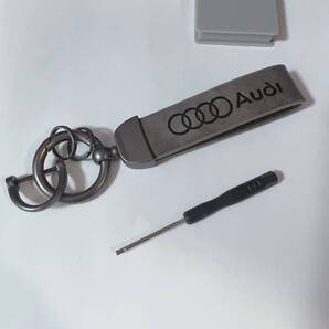 アウディ Audi キーホルダー 灰色