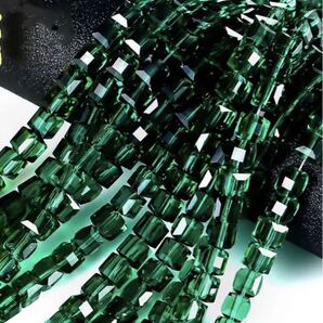 8mm キューブ型ビーズ 四角 スクエア クリスタルガラスビーズ 素材 エメラルドグリーン