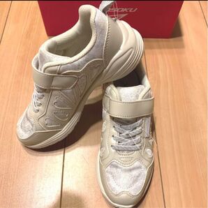 新品タグ付き SYUNSOKU スニーカー 21cm