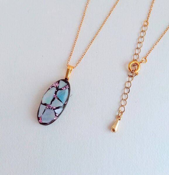 【ハンドメイド/即購入可】レジン 黒 ブラック シック シンプル 小ぶり オールシーズン ペンダント ネックレス