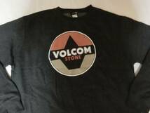 USA購入 人気ボーダー系ブランド【VOLCOM】 ボルコム 裏起毛タイプ 【VOLCOM STONE】プリント スウェットトレーナーUS Sサイズ新品未使用_画像1