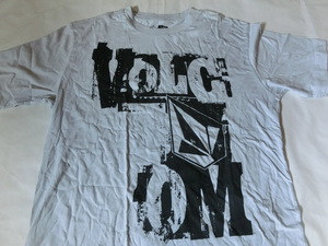 USA購入 人気ボーダー系アメカジブランド 【VOLCOM】 ボルコム 【VOLCOM STONE】ボルコム ストーン 大きなロゴプリントＴシャツUS L グレー