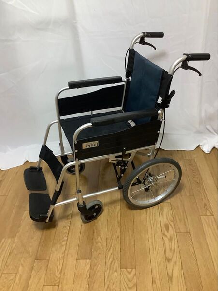 介助式車いす SUG−2 標準型 スタンダードタイプ ノーパンクタイヤ 高齢者 介護
