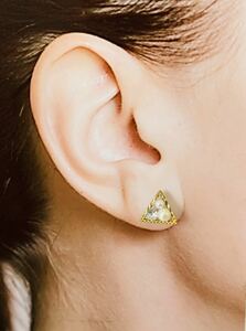 N o.11171 Mini triangle biju-. earrings resin post pearl series 