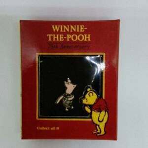 ! Disney store Japan pin badge Disney Gallery 75th Anniversary Pooh series Classic Piglet 2001 year pin 