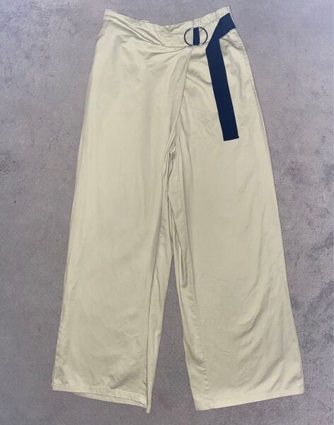 リングベルト付きワイドパンツ GU ベージュ