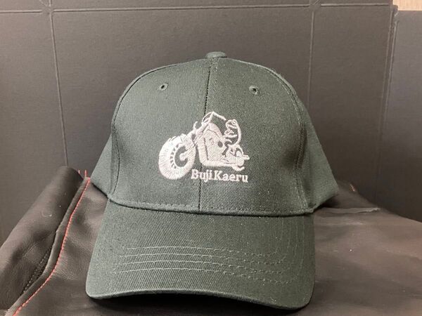 バイクに乗ったカエルロゴ刺繍キャップ