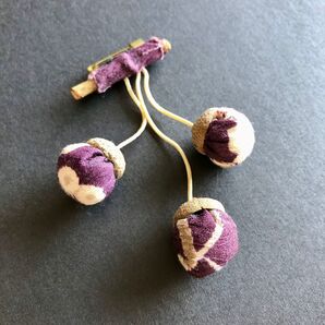 どんぐり型ブローチ 古布 紫 パープル ヴィンテージ 和風小物 昭和レトロ 和風 和装小物 かわいい 可愛い おしゃれ お洒落