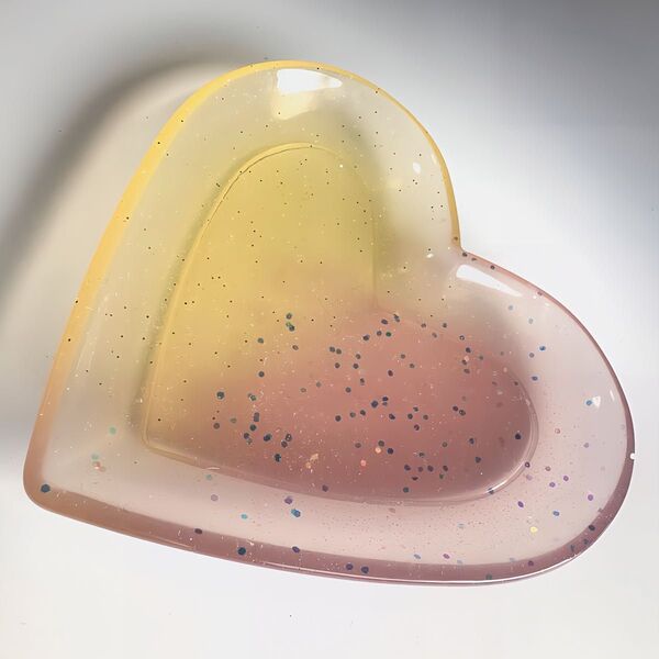 ハート 小物置き アクセサリートレー ピンクイエロー レジン キラキラ