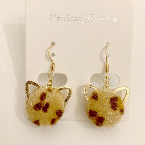 N29 ハンドメイドアクセサリー 猫イヤリング 猫ピアス 猫アクセサリー イヤリング/ピアス 変更可 ※2点ご購入で100円引き
