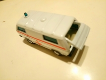 激レア ビンテージ ミニカー MATCHBOX 1987年 Volkswagen transporter マッチボックス マカオ製 フォルクスワーゲン 救急車_画像4