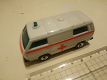 激レア ビンテージ ミニカー MATCHBOX 1987年 Volkswagen transporter マッチボックス マカオ製 フォルクスワーゲン 救急車_画像1