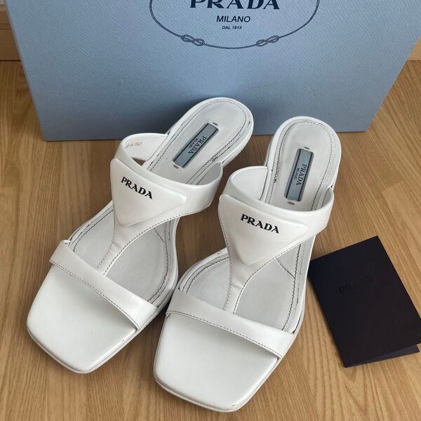 美品 PRADA プラダ トライアングルロゴ サンダル ミュール 37 24㎝ 白