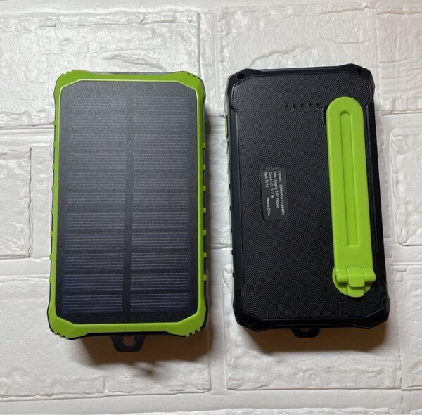 【モバイルバッテリー】大容量 ソーラー 手回し 有線充電LEDライト付 災害時 ソーラーバッテリー グリーン