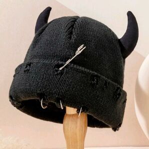 新品★めちゃカワ★角付ダメージニットビーニー