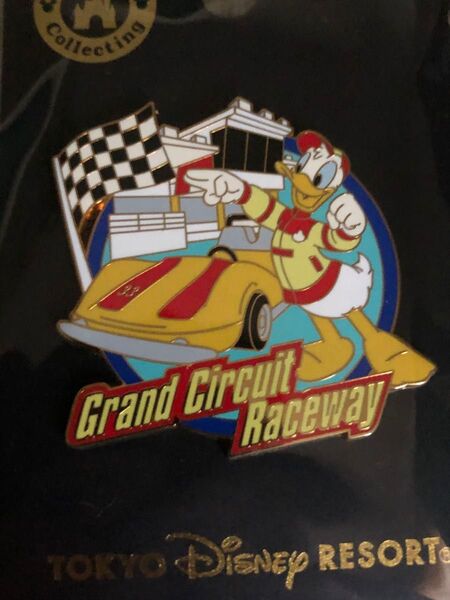 グランドサーキットレースウェイ ドナルド ピンバッジ ディズニーシー アトラクション 23周年 ファンタジースプリングス