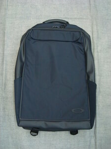 新品OAKLEY(オークリー)ESSENTIAL-S DAYPACK BLACKOUT 02E