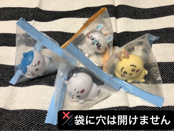 ちいかわ インテリアミニフィギュア3 寝そべり3体 + モモンガ 計4体 穴開け無し!