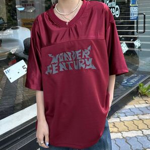 ユニフォーム ボルドー色Tシャツ