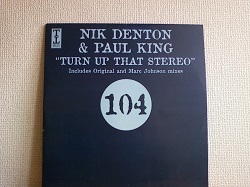 ハードハウス Nik Denton & Paul King / Turn Up That Stereo 12インチです。