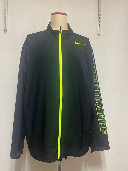 NIKE トラックジャケット