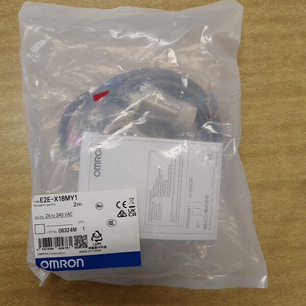 たぶん 未使用 OMRON オムロン 近接センサ E2E-X18MY1