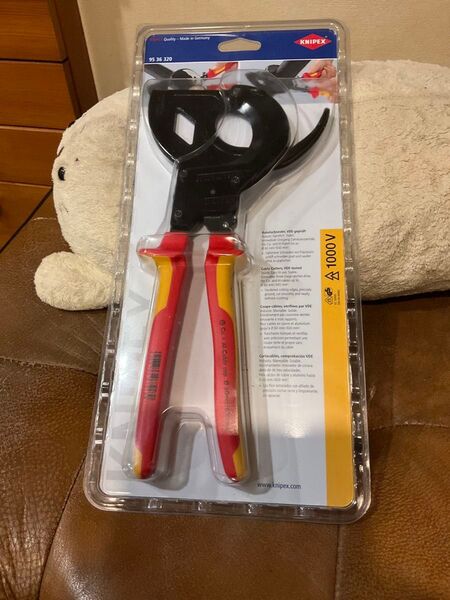新品 KNIPEX 9536-320 絶縁ラチェットケーブルカッター
