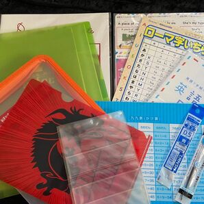 我が家の不用品セット カードフォルダー クリアファイル ゼブラSARASA替え芯 ぺんてるエナージェル替え芯 切手ホルダー 英語