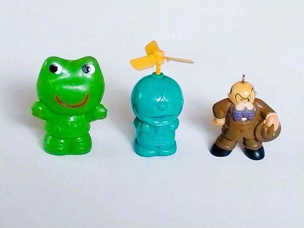 ☆ワンコイン!ミニフィギュア3体【ドラえもんタケコプター・鉄腕アトムヒゲオヤジ・コーワケロちゃん】