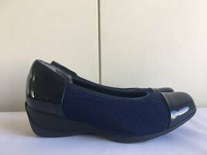  ultimate beautiful goods almost unused * hallux valgus . kind shoes fitfit Fit Fit pa tent combination pumps 22 navy blue *