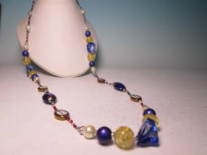 * hand blow . glass & beads. beautiful long necklace 66g