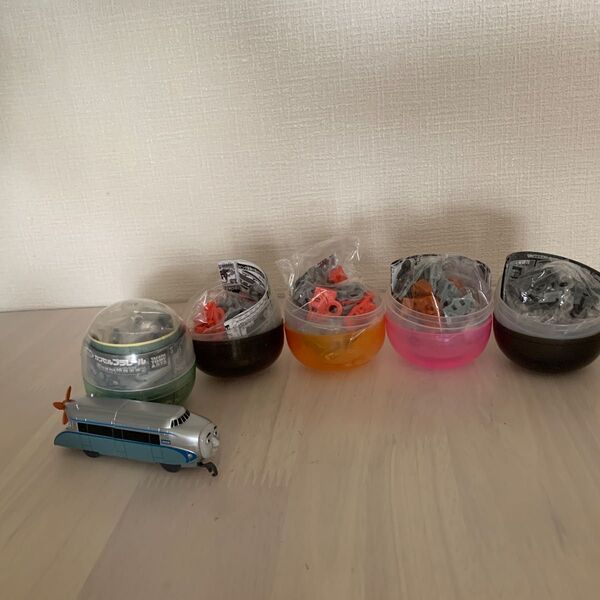 カプセルプラレールトーマス ヒューゴとまがレール