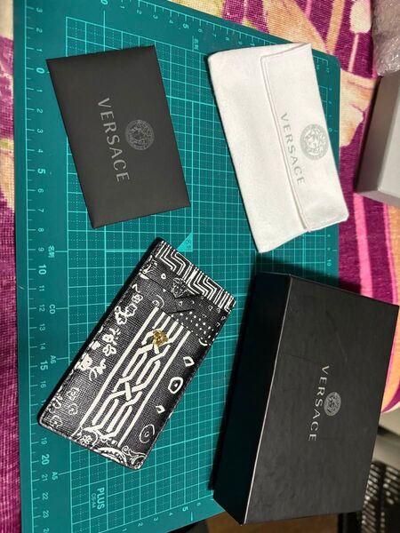 Versace ヴェルサーチ カードケース カードホルダー 牛革 型押し メデューサ