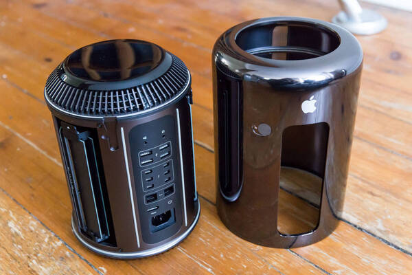 Mac Pro (Late 2013) Xeon E5-2690 (3.0GHz 10コア)、メモリ 64GB (消耗少ない美品) オマケあり
