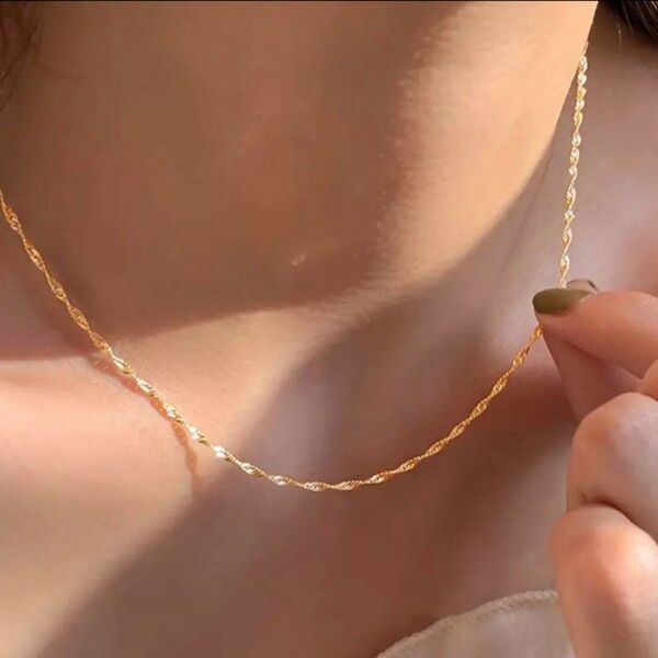 プレゼントに ステンレススチール 18K ゴールドメッキ スクリューネックレス 化粧箱