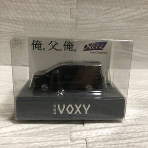 トヨタ 新型ヴォクシー VOXY 前期 非売品 ミニカー LED キーホルダー ブラックの画像1