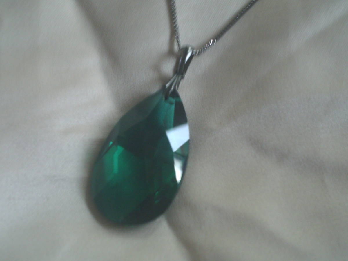 ★ Pendentif long vert en verre de cristal fait à la main, tout neuf ★★, Fait main, Accessoires (pour femmes), collier, pendentif, foulard