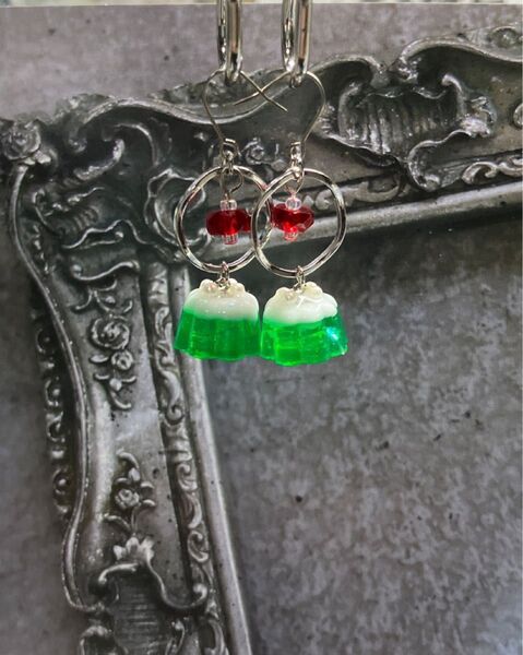 メロンクリームソーダのピアス ハンドメイド レジン