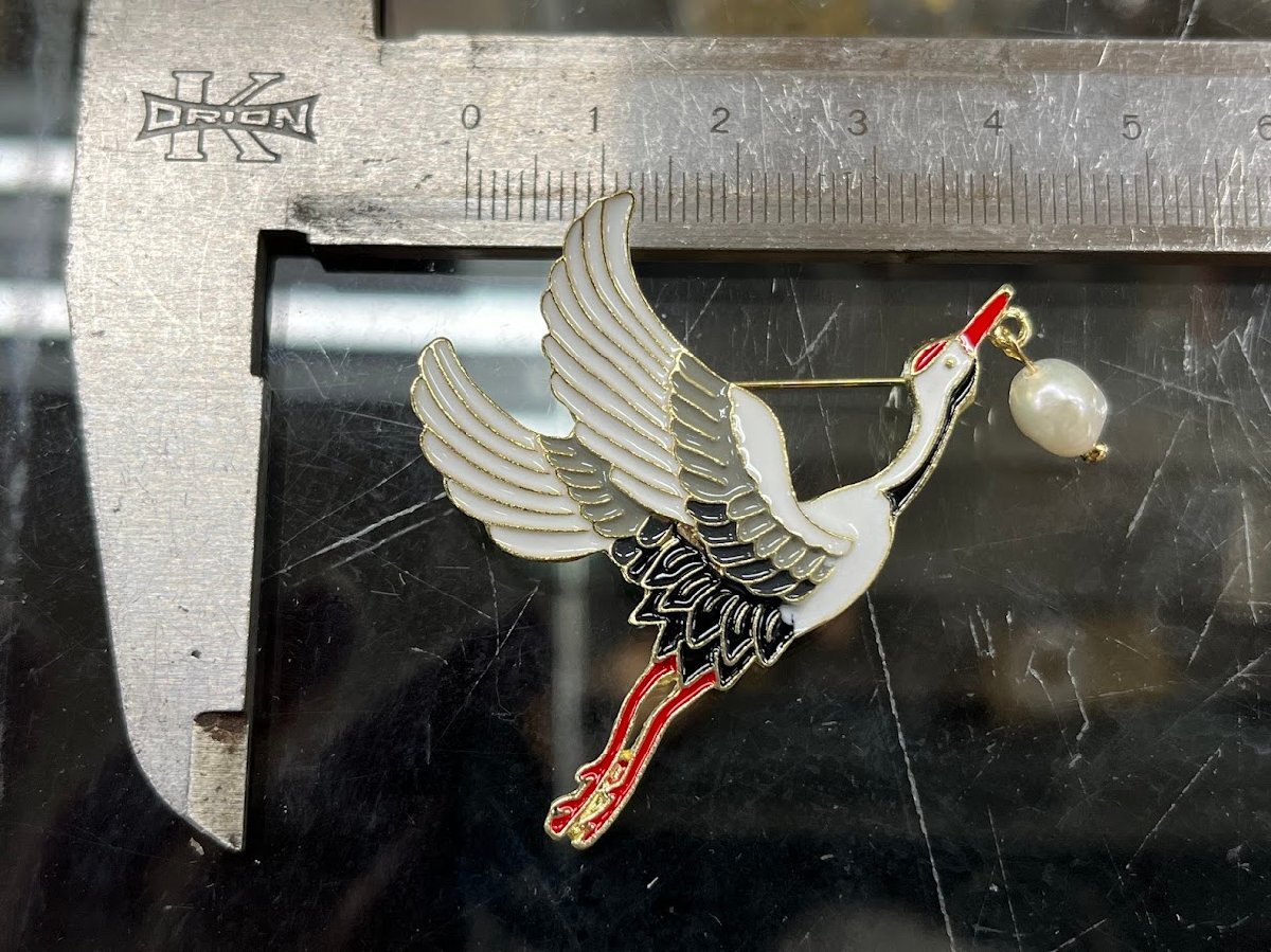 ツル 鶴 タンチョウヅル 丹頂鶴 上 淡水真珠 淡水パール ブローチ ピン 和装