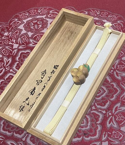 角岡庸光 白檀木彫彩色梅之図帯留和装小物 帯締め