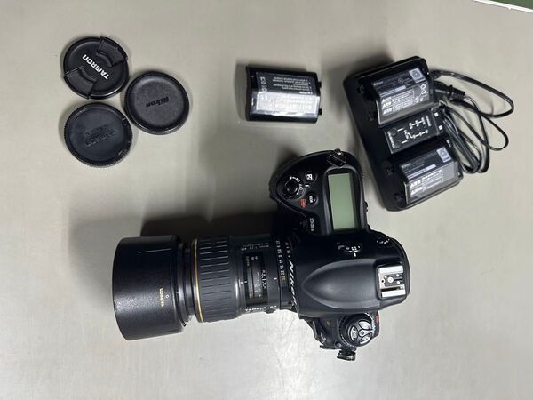 Nikon d3s バッテリー3個+充電器+おまけレンズ付き。