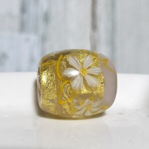ハンドメイド とんぼ玉 金箔に白花